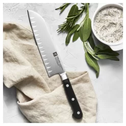 Zwilling Couteau Santoku 18 Cm, Tranchant Alvéolé 5 Zwilling Couteau Santoku 18 Cm, Tranchant Alvéolé -Zwilling.fr 750033563